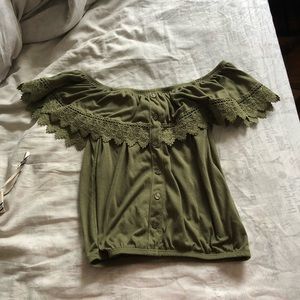 T-shirt/over the shoulder shirt